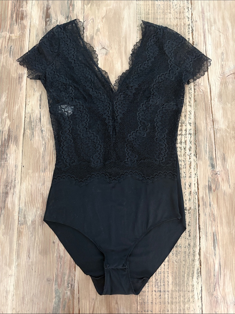 Simone Perele Black Lace V-Neck Short Sleeve Bodysuit
